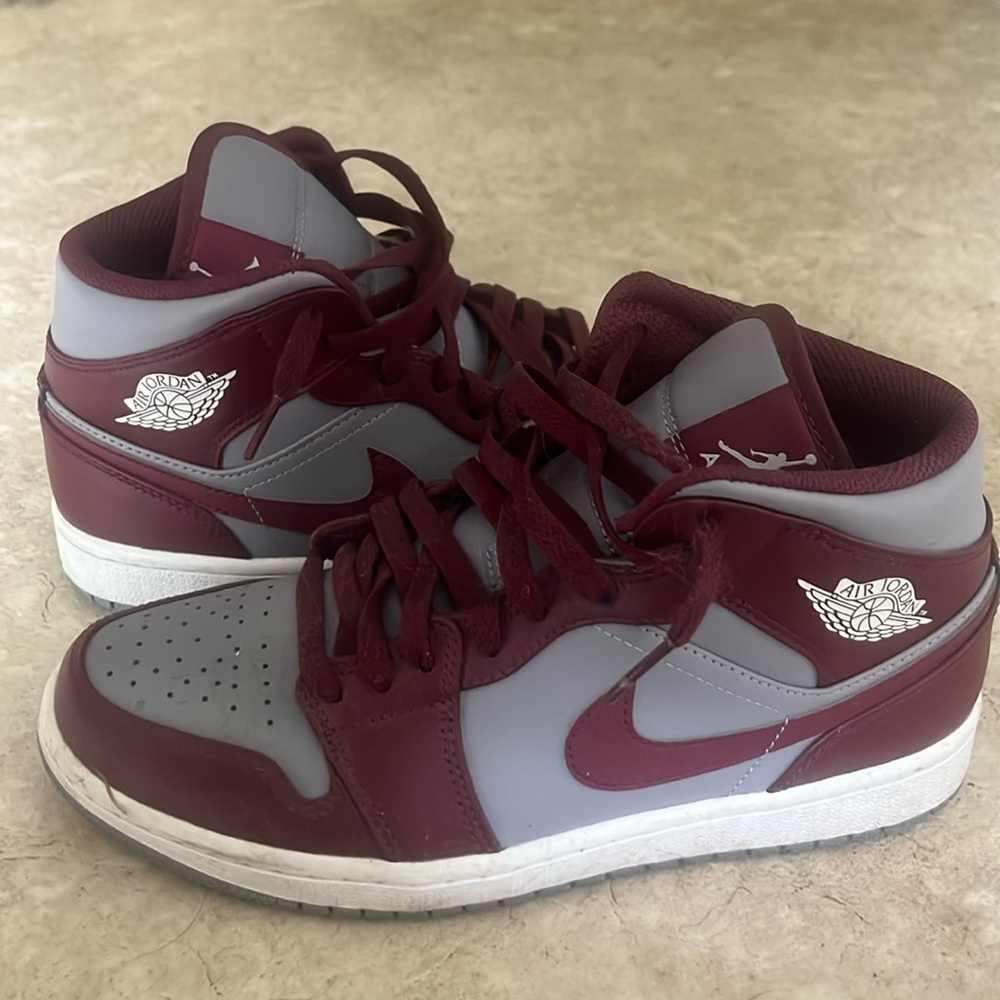 Jordan 1 mids